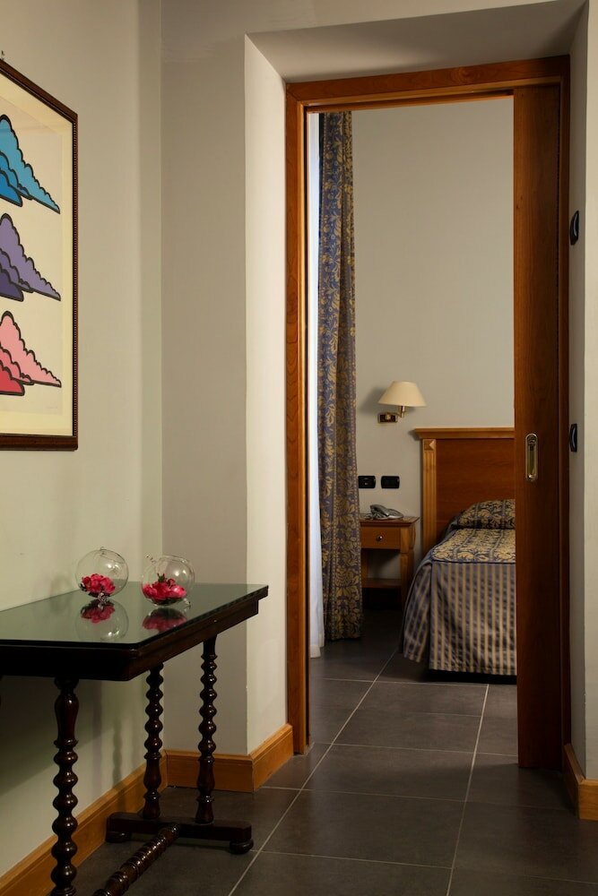 Фото Hotel Diplomatic