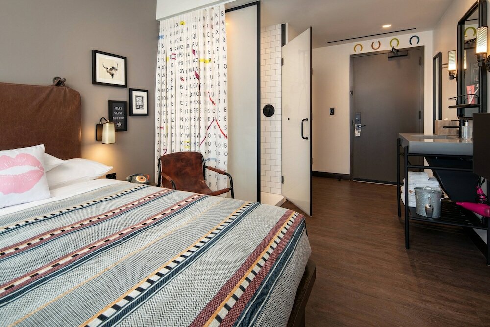 Фото Moxy Austin - University