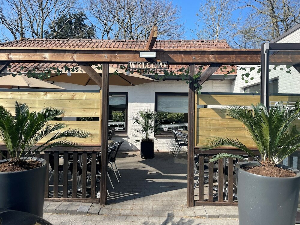 Фото Logis Hotel Restaurant des Acacias Lille Tourcoing