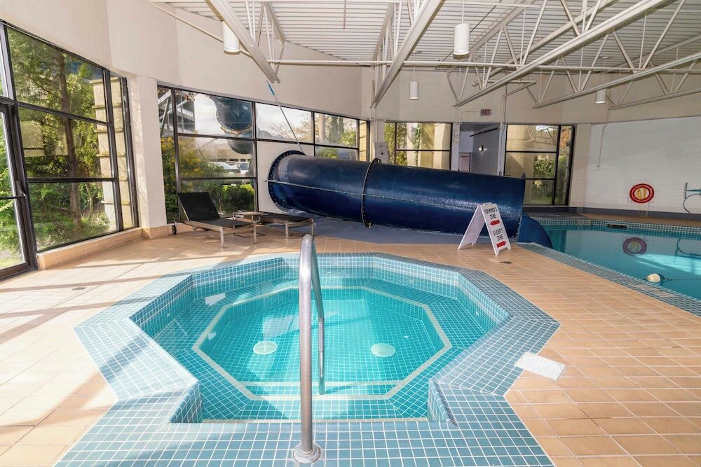 Фото Sandman Signature Vancouver Airport Hotel & Resort