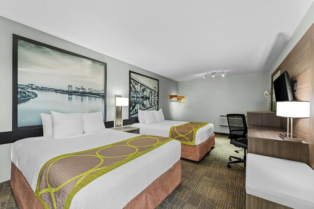 Фото Super 8 by Wyndham Saskatoon Near Saskatoon Airport