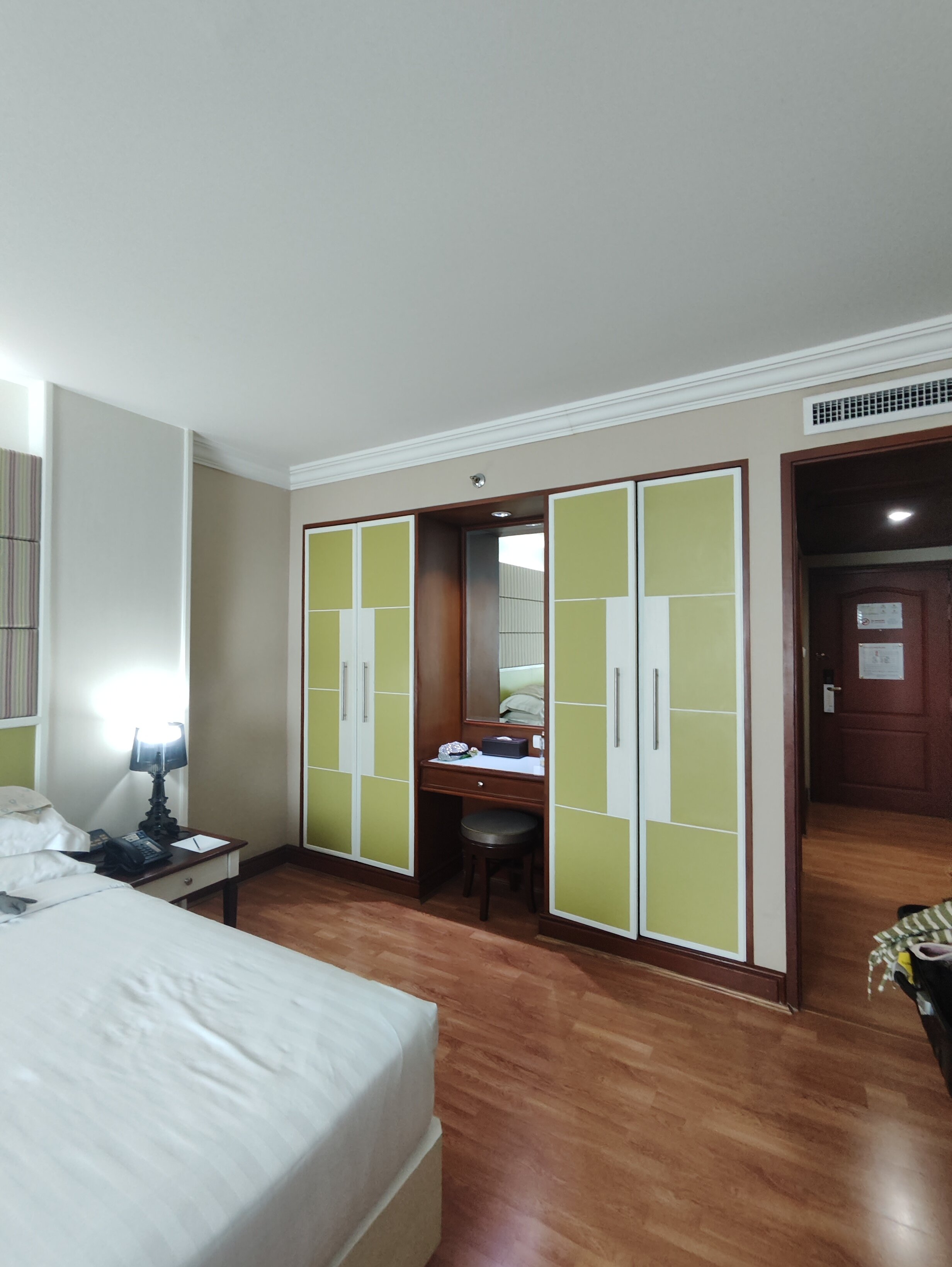Фото Golden Tulip Sovereign Hotel