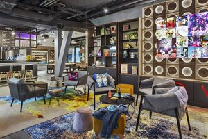 отель Moxy Lausanne City