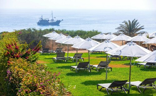Гостиница Leonardo Crystal Cove Hotel & Spa by the Sea на Северном Кипре