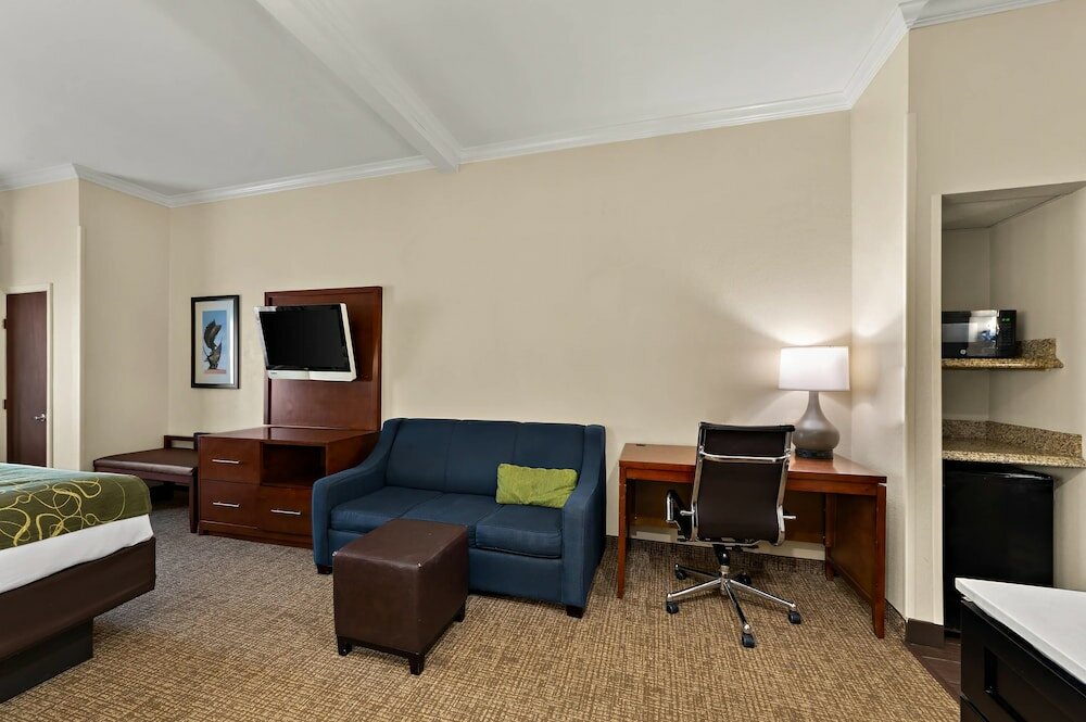 Фото Comfort Suites Central