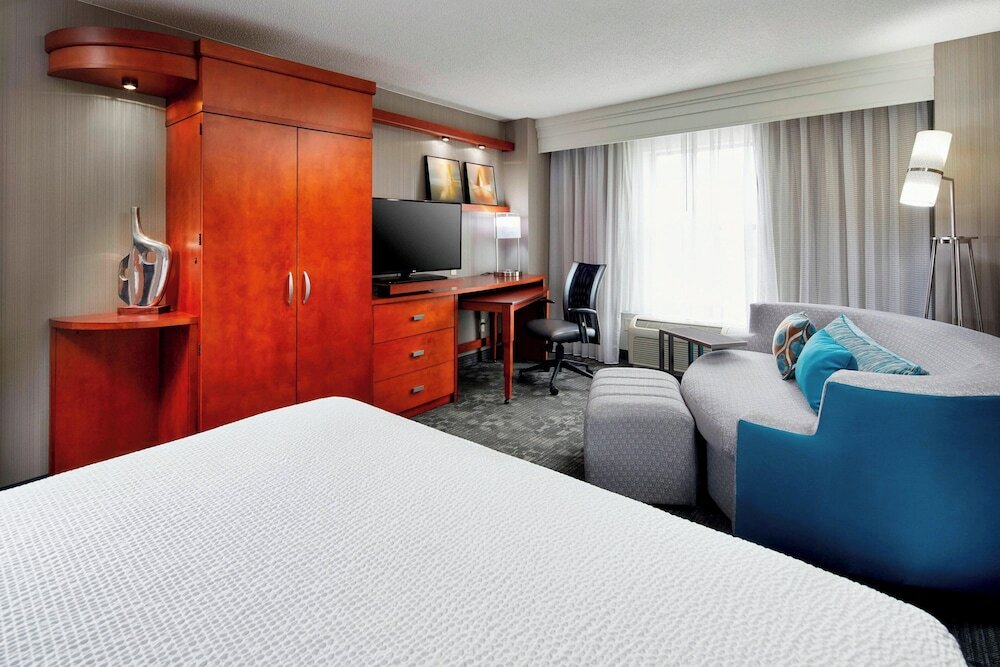 Фото Courtyard by Marriott Hamilton