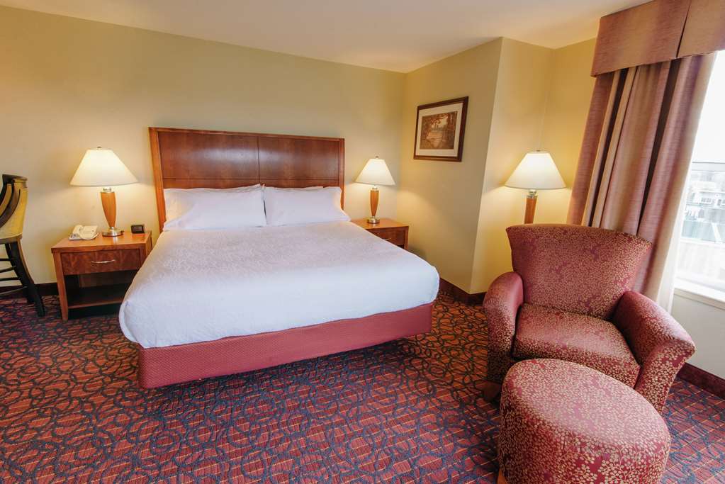 Фото Hilton Garden Inn Manchester Downtown