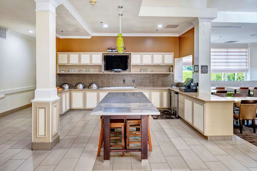 Фото Hilton Garden Inn Portland Airport