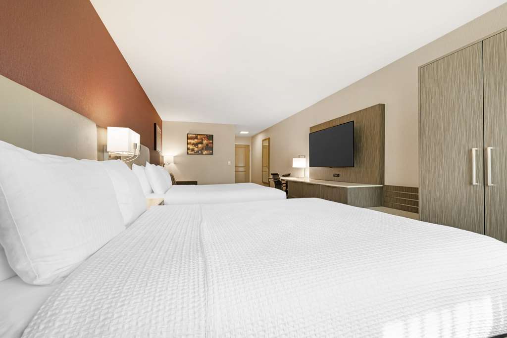 Фото Best Western Plus Temecula Wine Country Hotel &Suites