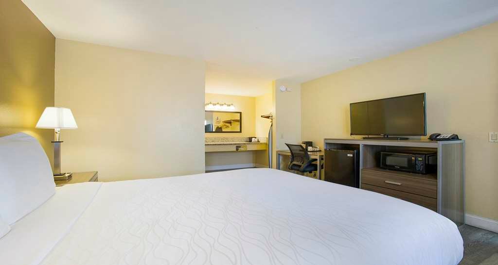 Фото SureStay Plus Hotel by Best Western Sacramento North
