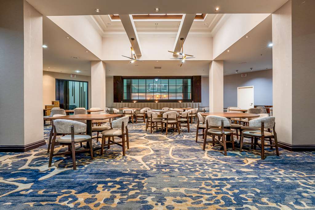 Фото DoubleTree by Hilton South Charlotte Tyvola
