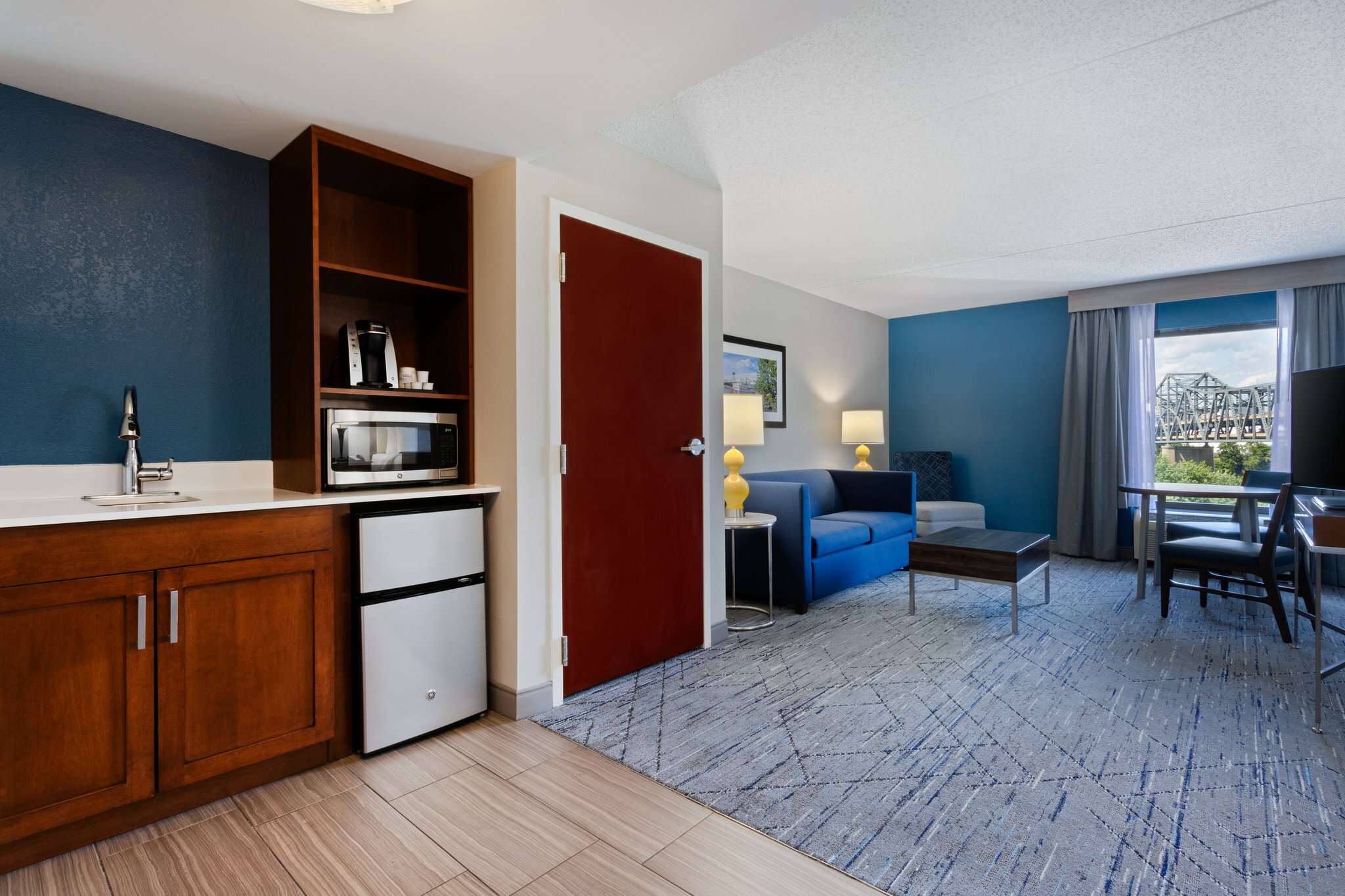 Фото Holiday Inn Express & Suites Cincinnati Riverfront, an Ihg Hotel