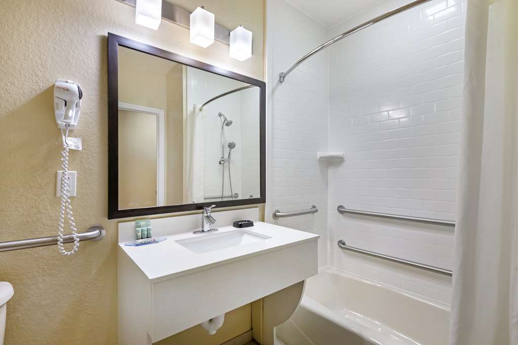 Фото Best Western Edgewater Inn