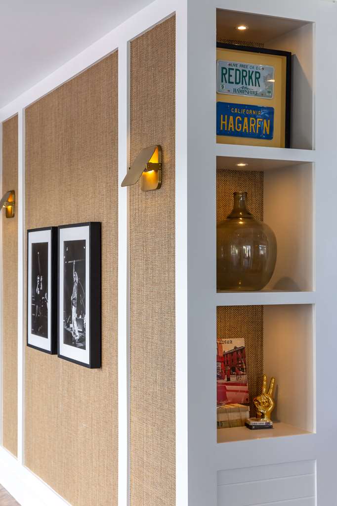 Фото The Waterfront Beach Resort, A Hilton Hotel