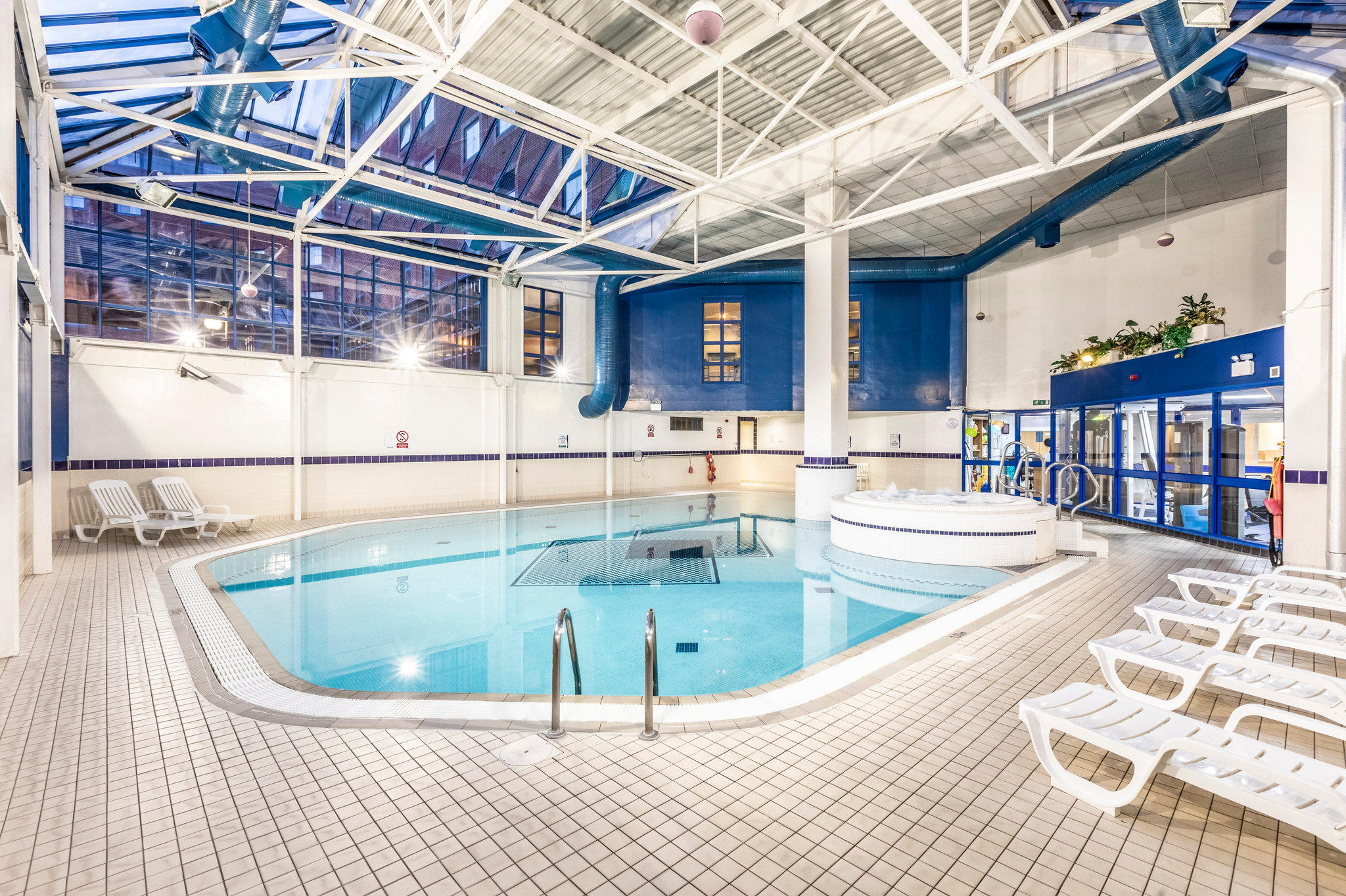 Фото Holiday Inn London - Sutton, an Ihg Hotel