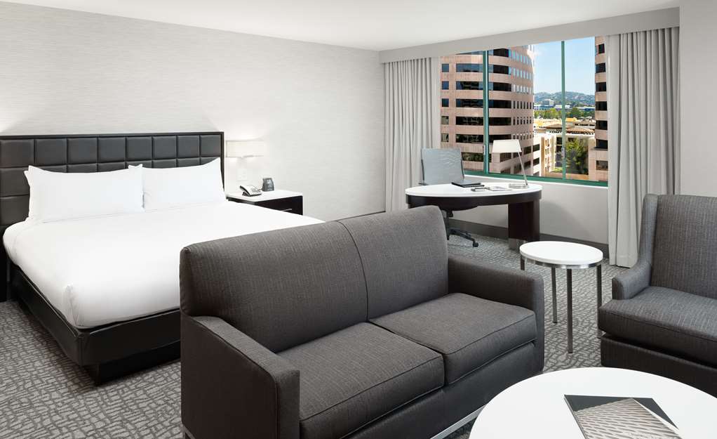 Фото Hilton Woodland Hills/Los Angeles