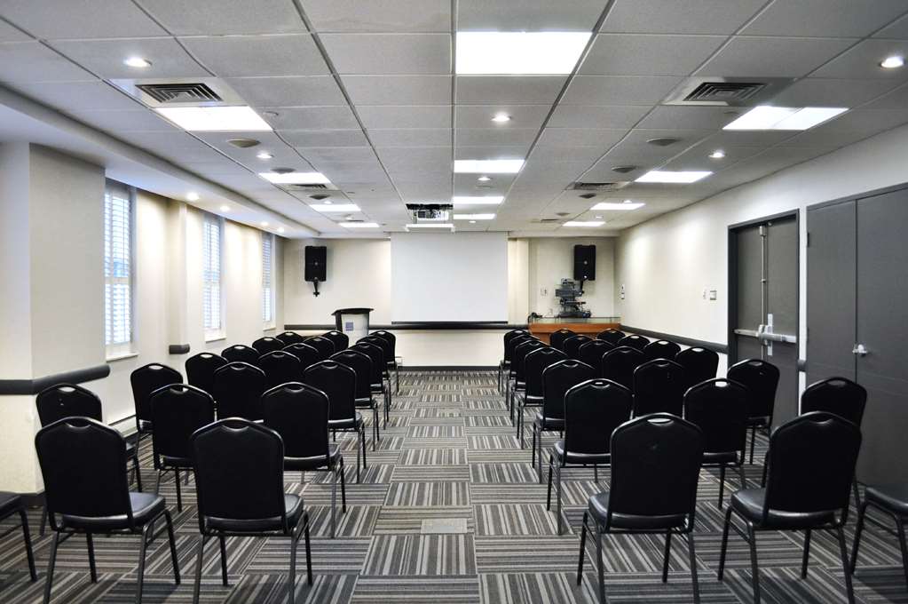 Фото DoubleTree by Hilton Ottawa Downtown