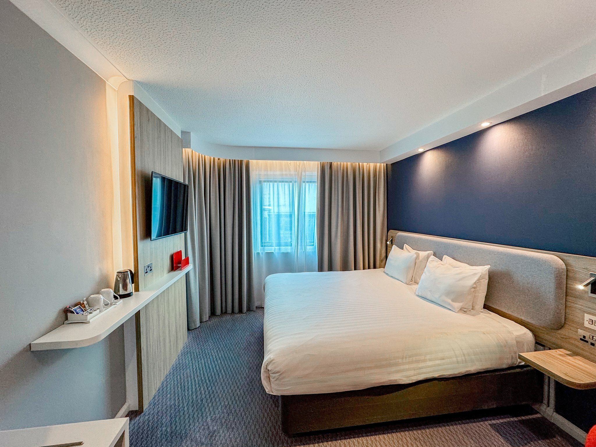 Фото Holiday Inn Express London - Stratford, an Ihg Hotel