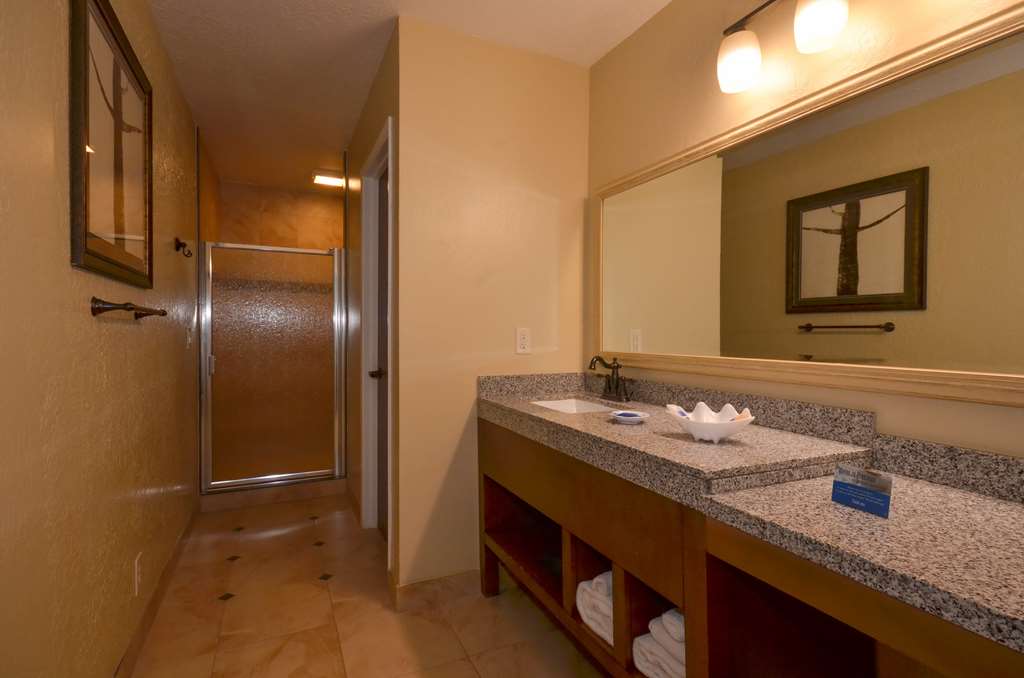 Фото Best Western The Inn & Suites Pacific Grove