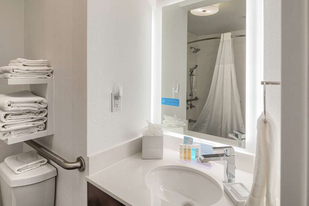 Фото Hampton Inn Louisville - Northeast