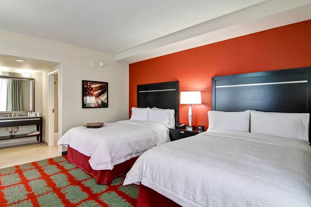 Фото Hampton Inn & Suites Cincinnati-Downtown