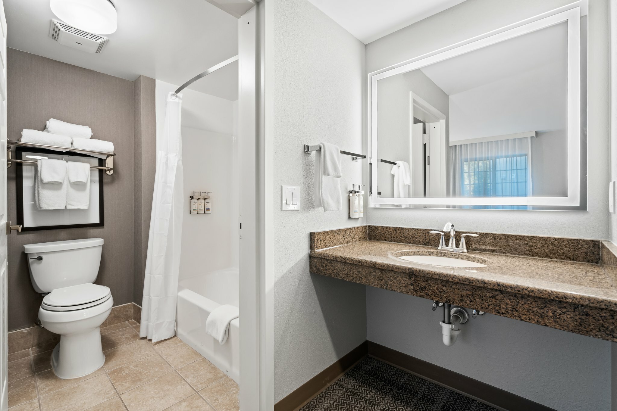 Фото Staybridge Suites North Brunswick, an Ihg Hotel