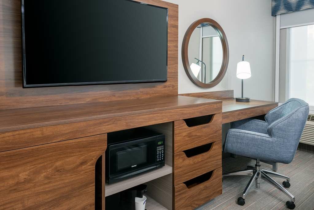 Фото Hampton Inn & Suites Charlottesville At The University