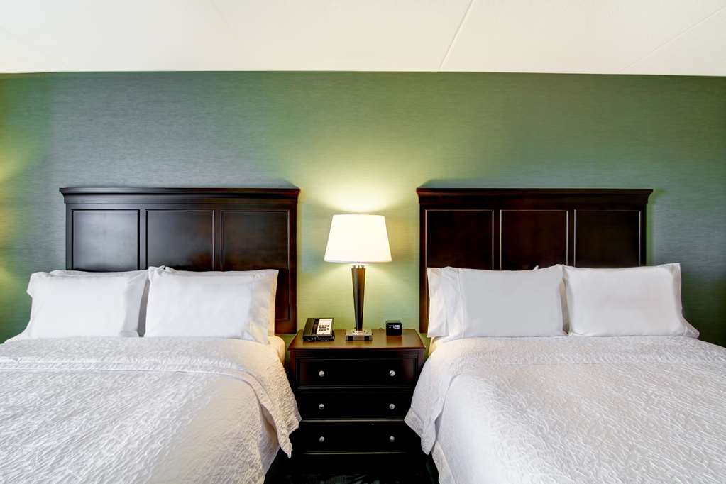 Фото Hampton Inn by Hilton Toronto Airport Corporate Centre