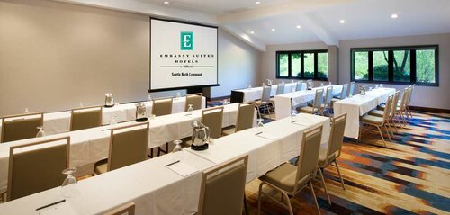 Гостиница Embassy Suites by Hilton Seattle North Lynnwood в Эдмондсе