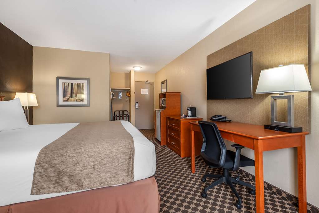 Фото Best Western Strathmore Inn