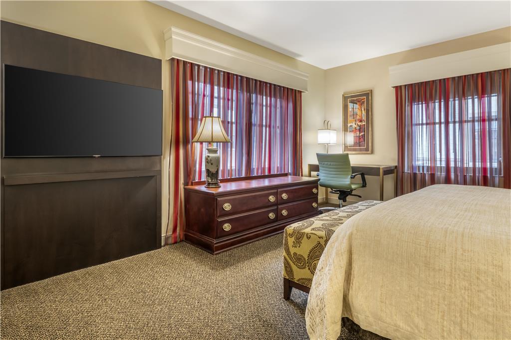 Фото Best Western Plus The Normandy Inn & Suites
