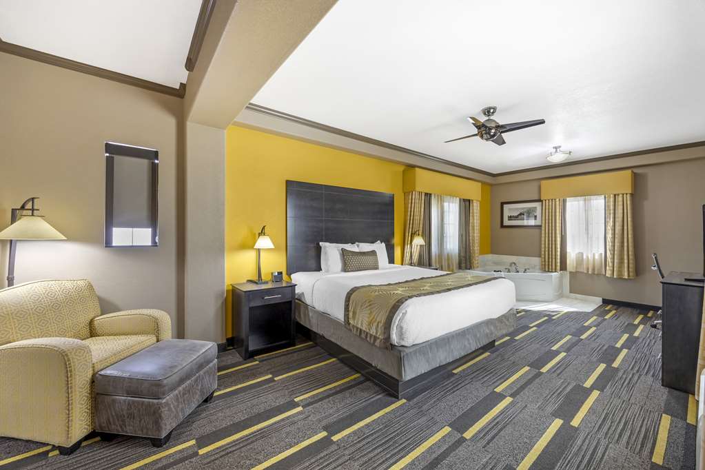 Фото Best Western Plus Emerald Inn & Suites