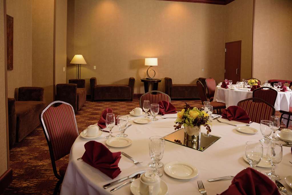 Фото Embassy Suites by Hilton Minneapolis North