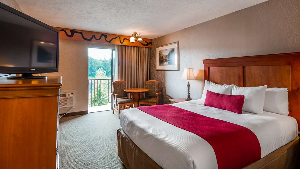Фото Best Western Plus Rivershore Hotel