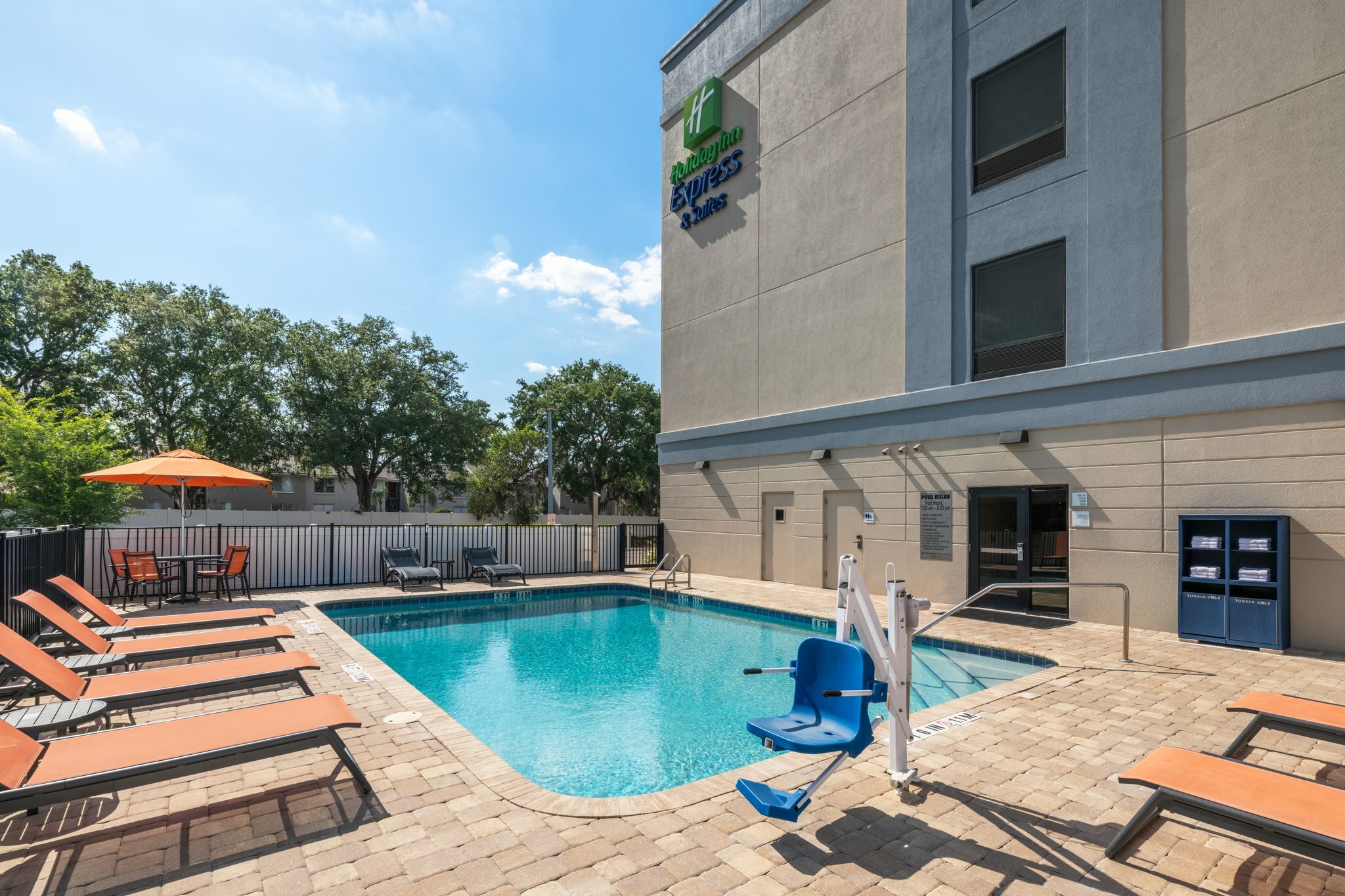 Фото Holiday Inn Express & Suites Lakeland South, an Ihg Hotel