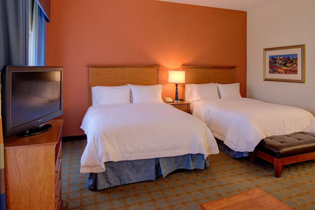 Фото Hampton Inn & Suites Ontario