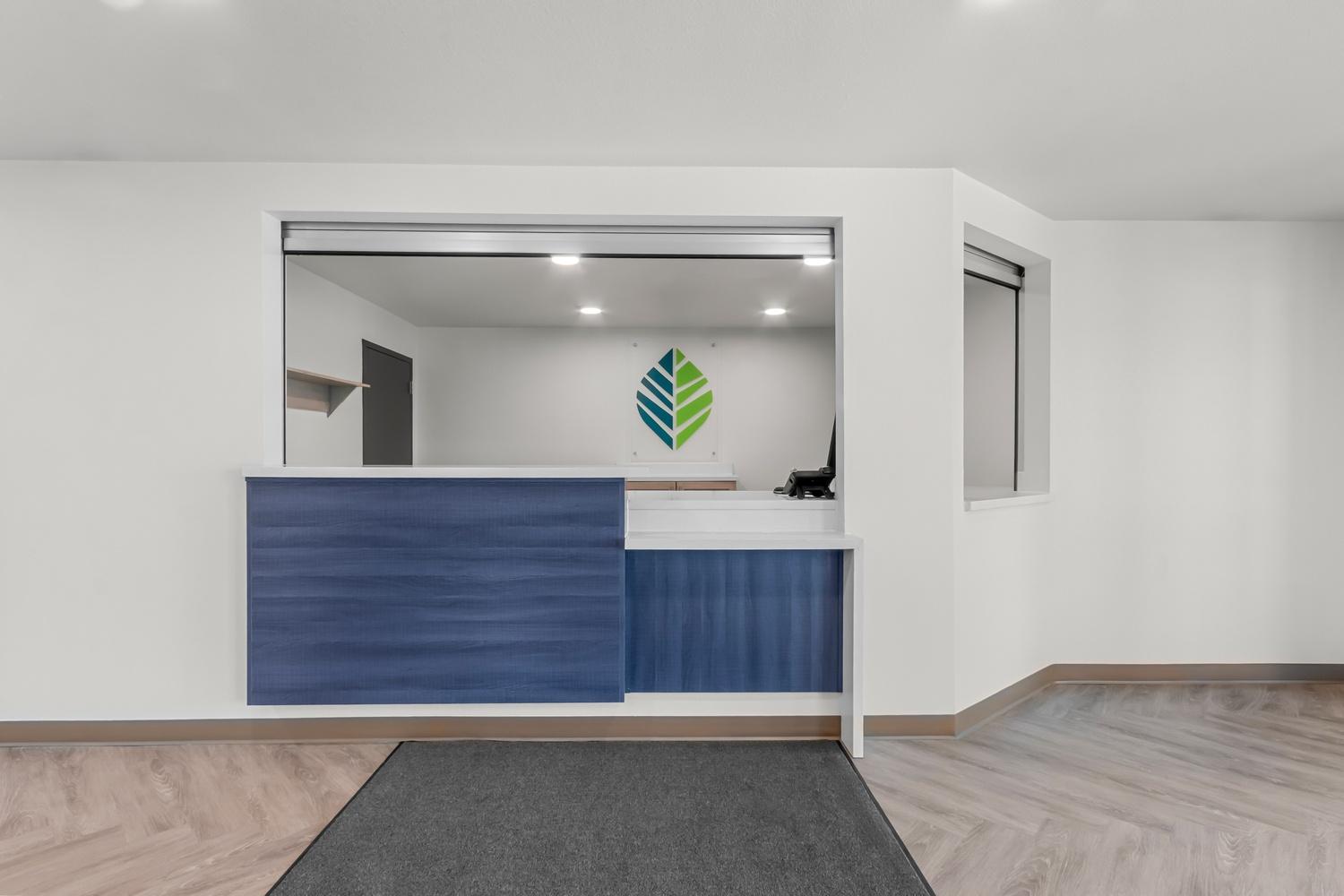 Фото WoodSpring Suites Linden