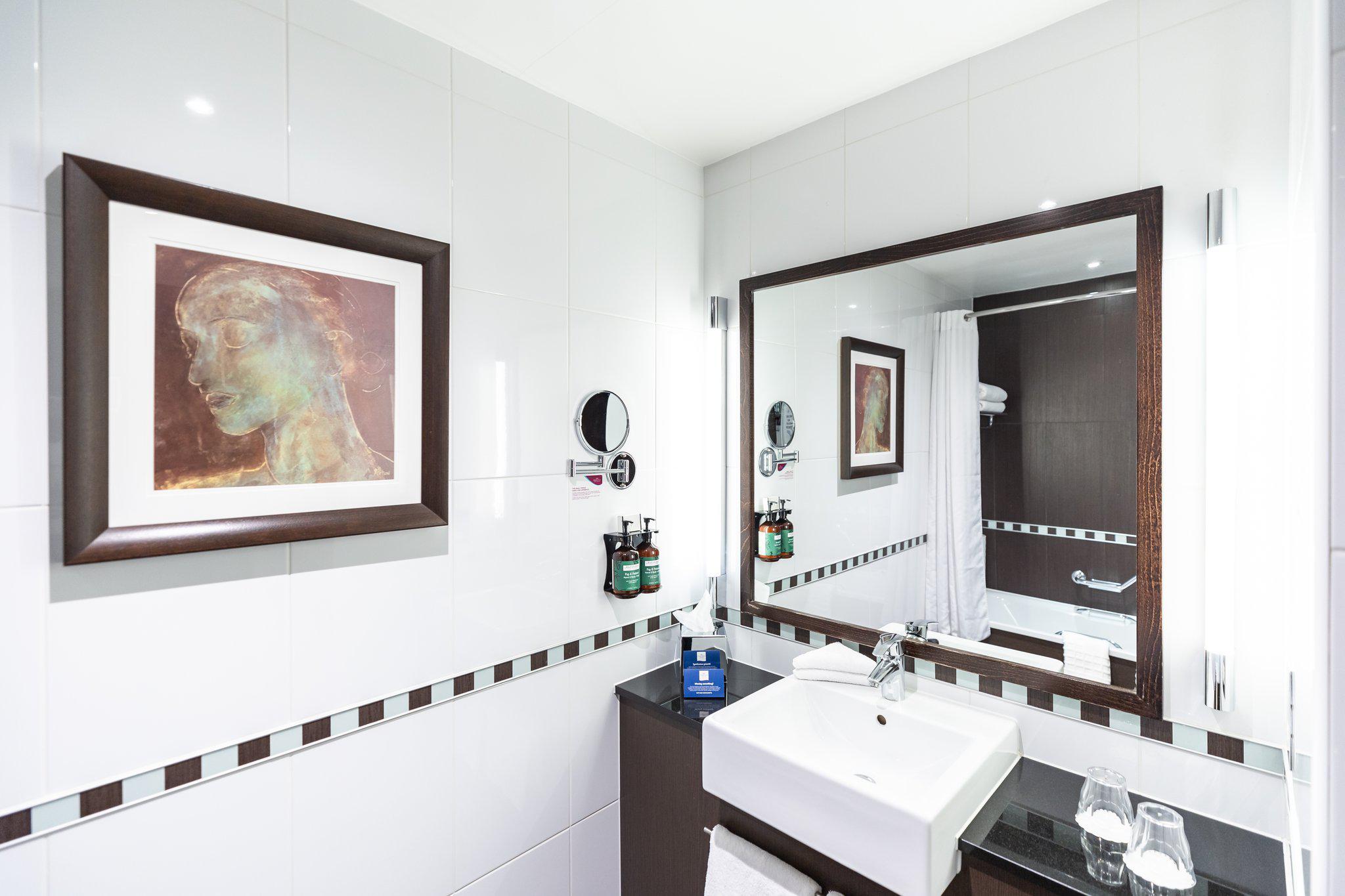 Фото Crowne Plaza London - Gatwick Airport