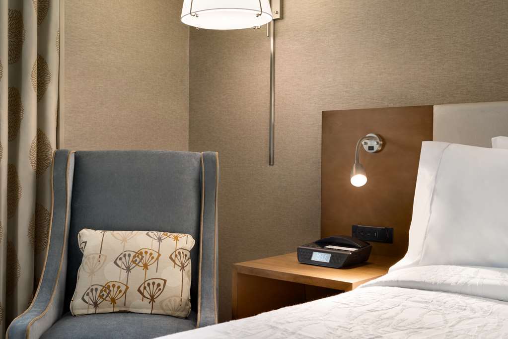 Фото Hilton Garden Inn New York Times Square South