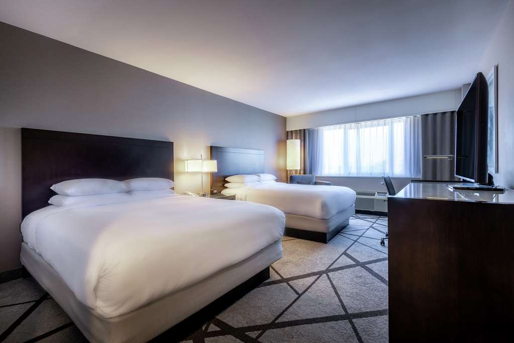 Фото DoubleTree by Hilton Los Angeles - Norwalk