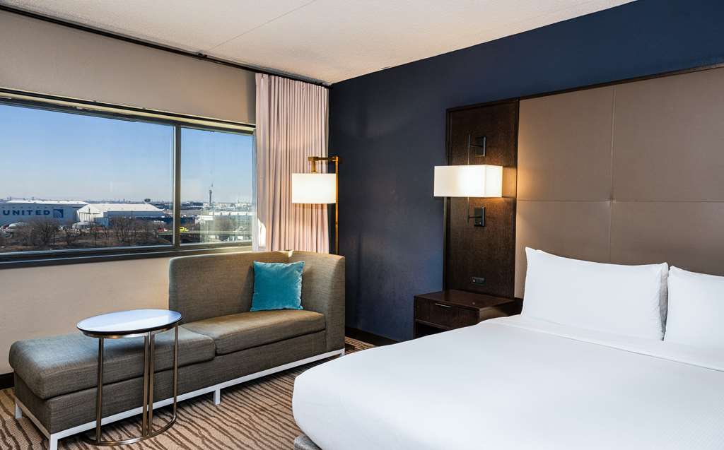 Фото DoubleTree by Hilton Hotel Newark Airport