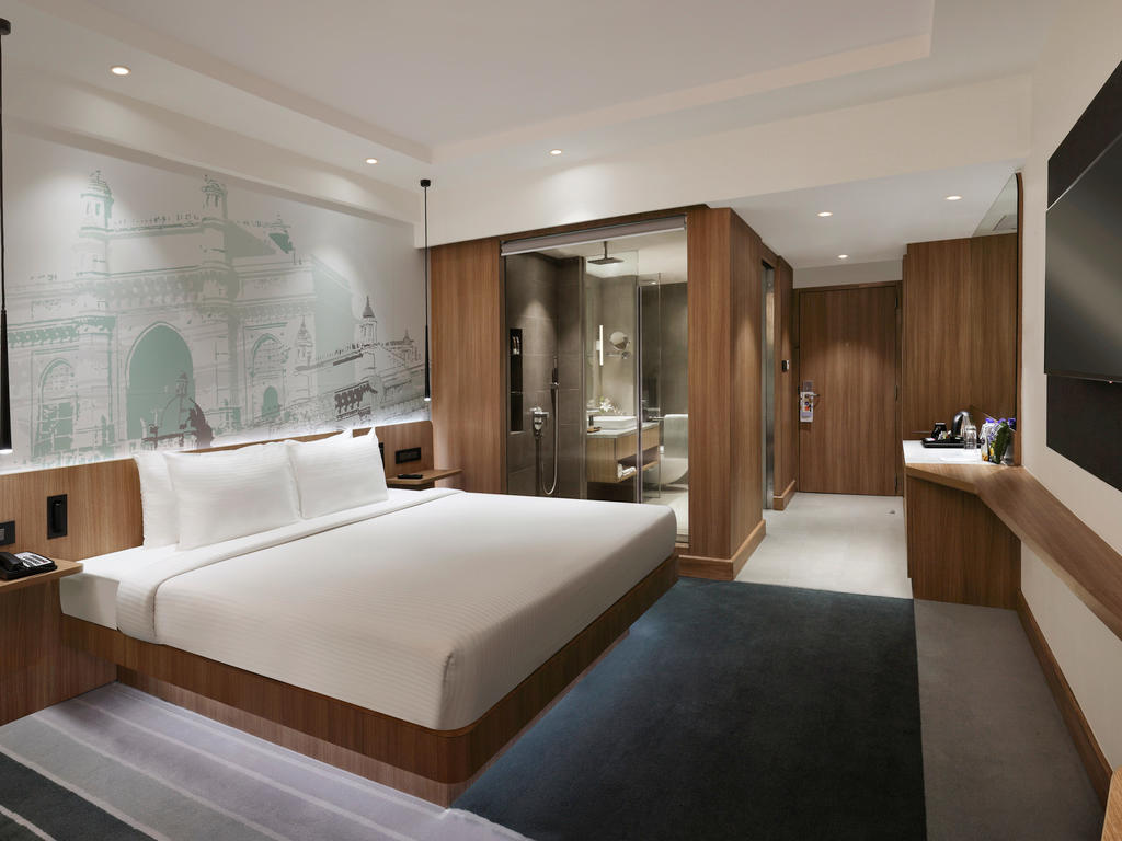 Фото Novotel Mumbai Juhu Beach Hotel