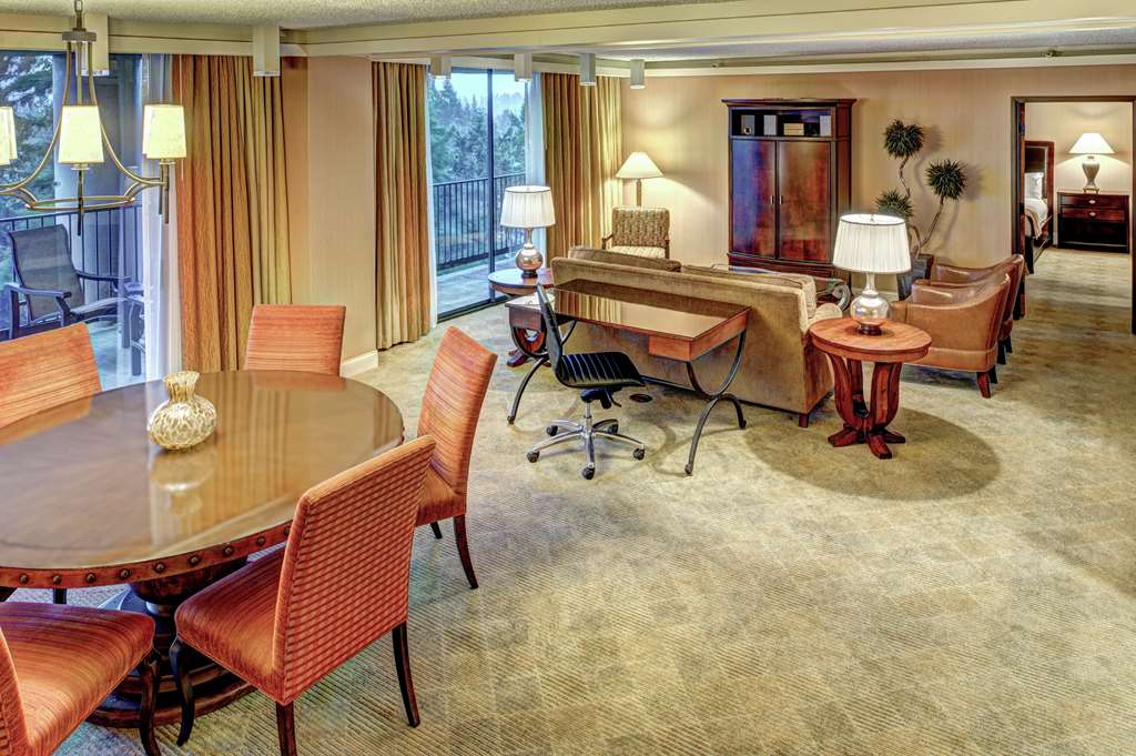 Фото Doubletree by Hilton Seattle Airport