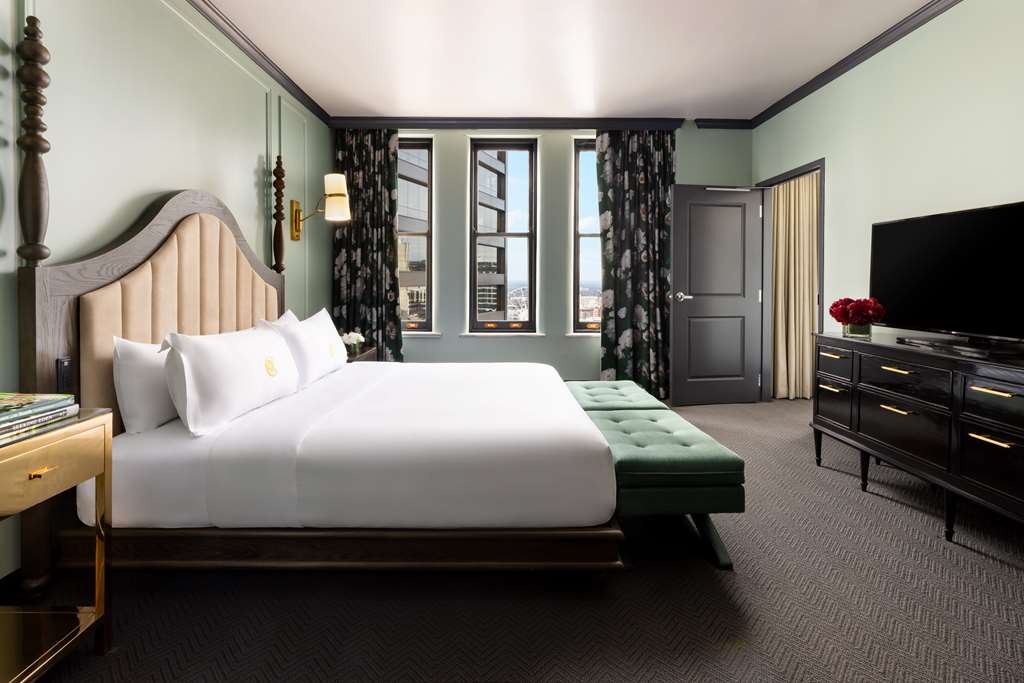 Фото The Candler Hotel Atlanta, Curio Collection by Hilton