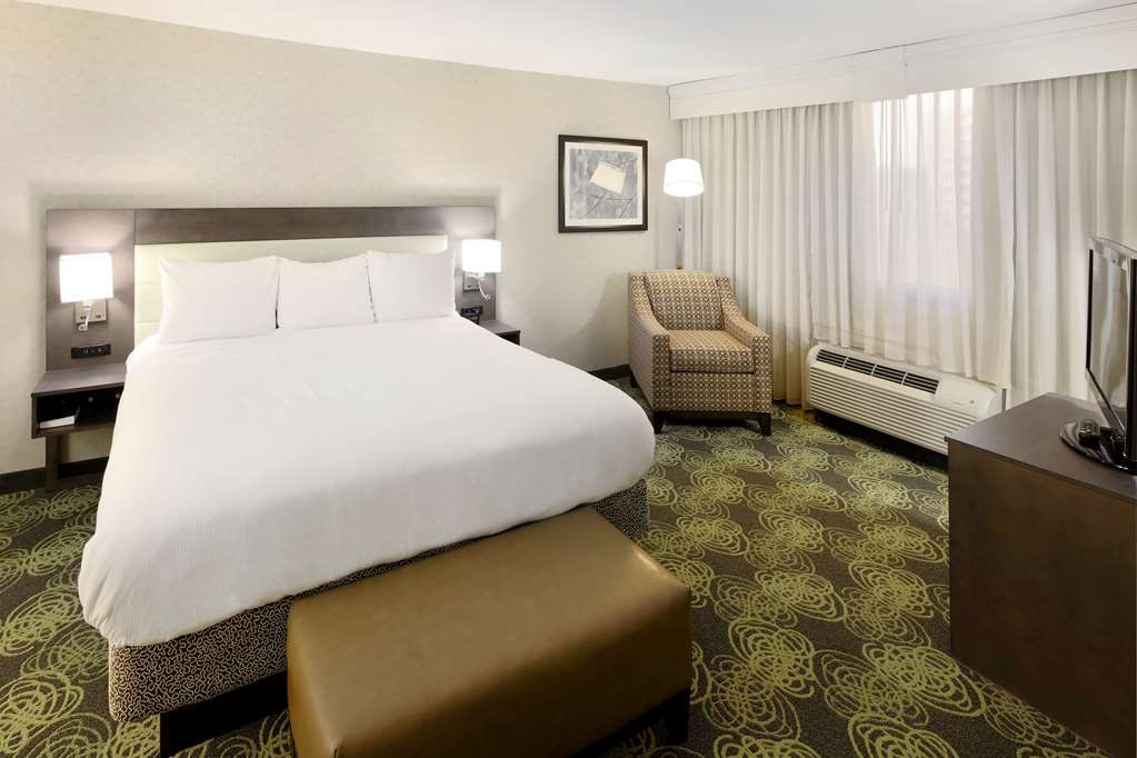 Фото Hilton Garden Inn Reagan National Airport