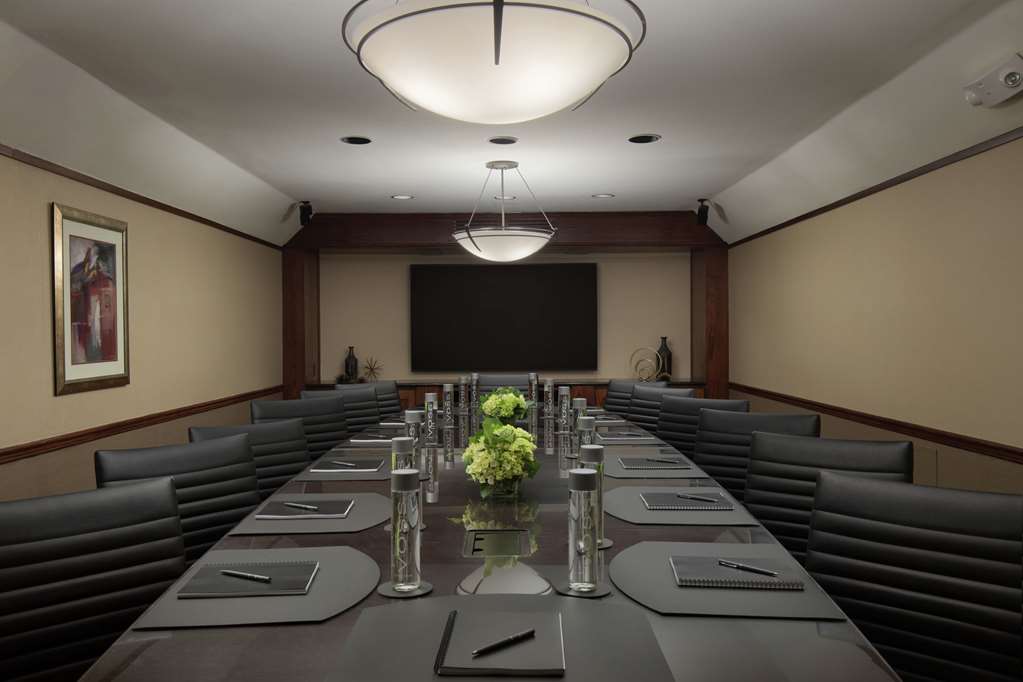 Фото Embassy Suites Lubbock