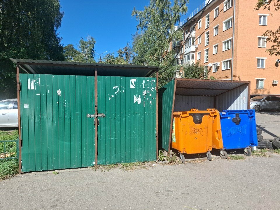 Trash and garbage disposal area Пункт приема бумаги, пластика, Tula, photo