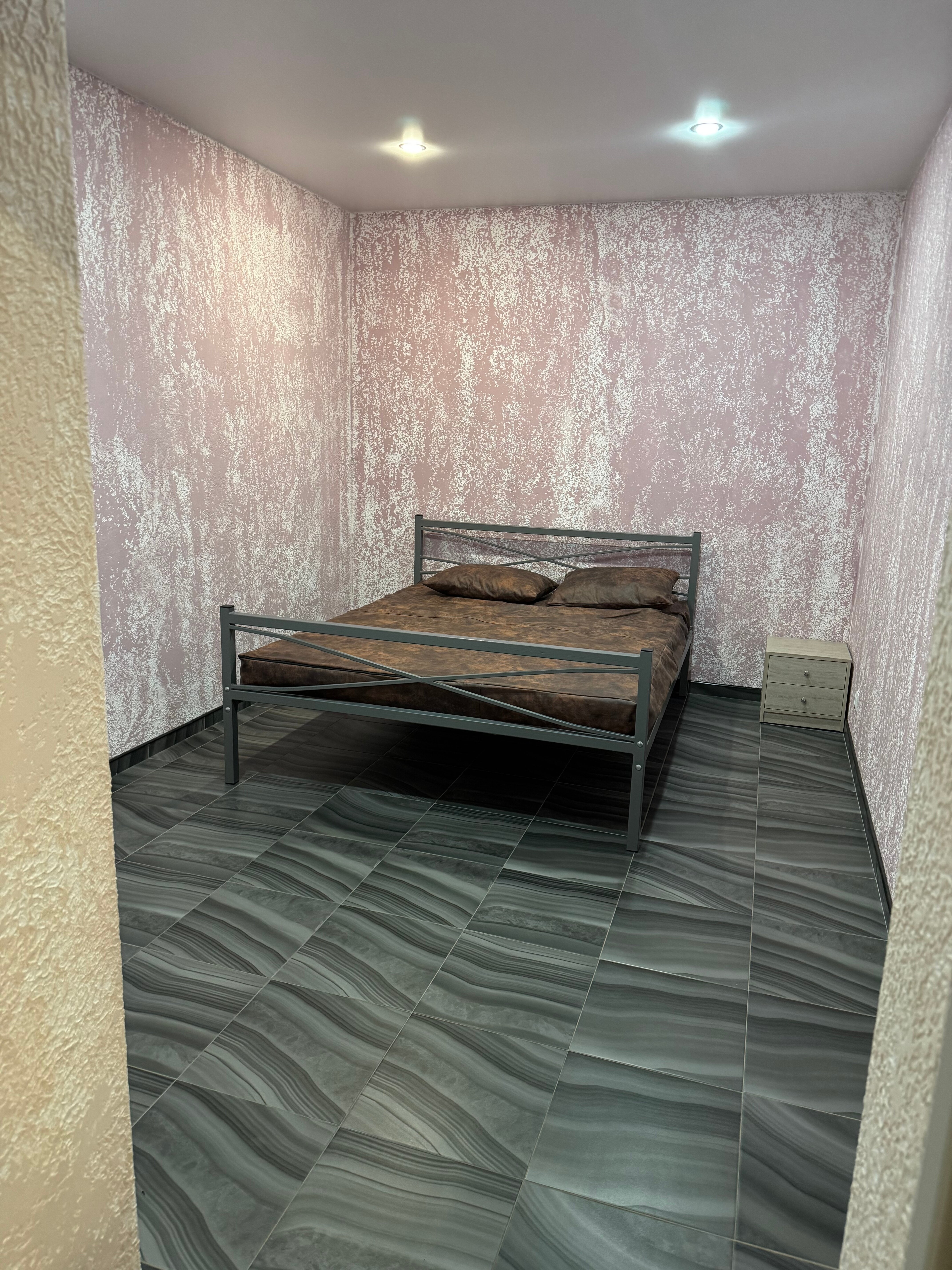 Фото Де факто