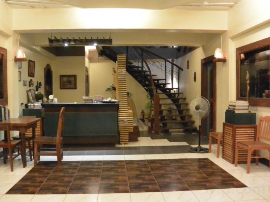 Фото Centro Mactan Suites