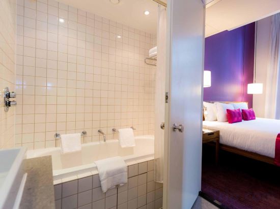 Фото The Trafalgar St. James London, Curio Collection by Hilton